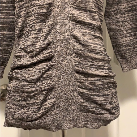 Women’s Tan & Black V-neck Sweater - Picture 3 of 6